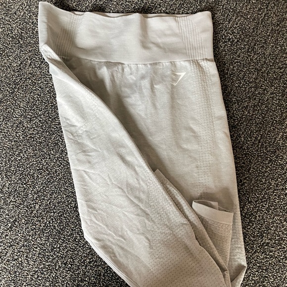 Grey medium gymshark leggings - Picture 2 of 2